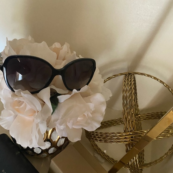 Brand new 🔥Burberry 🔥sunglasses 🕶 - Picture 4 of 16